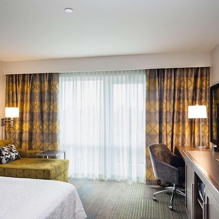 Hampton Inn & Suites By Hilton Seattle/Northgate Bagian luar foto