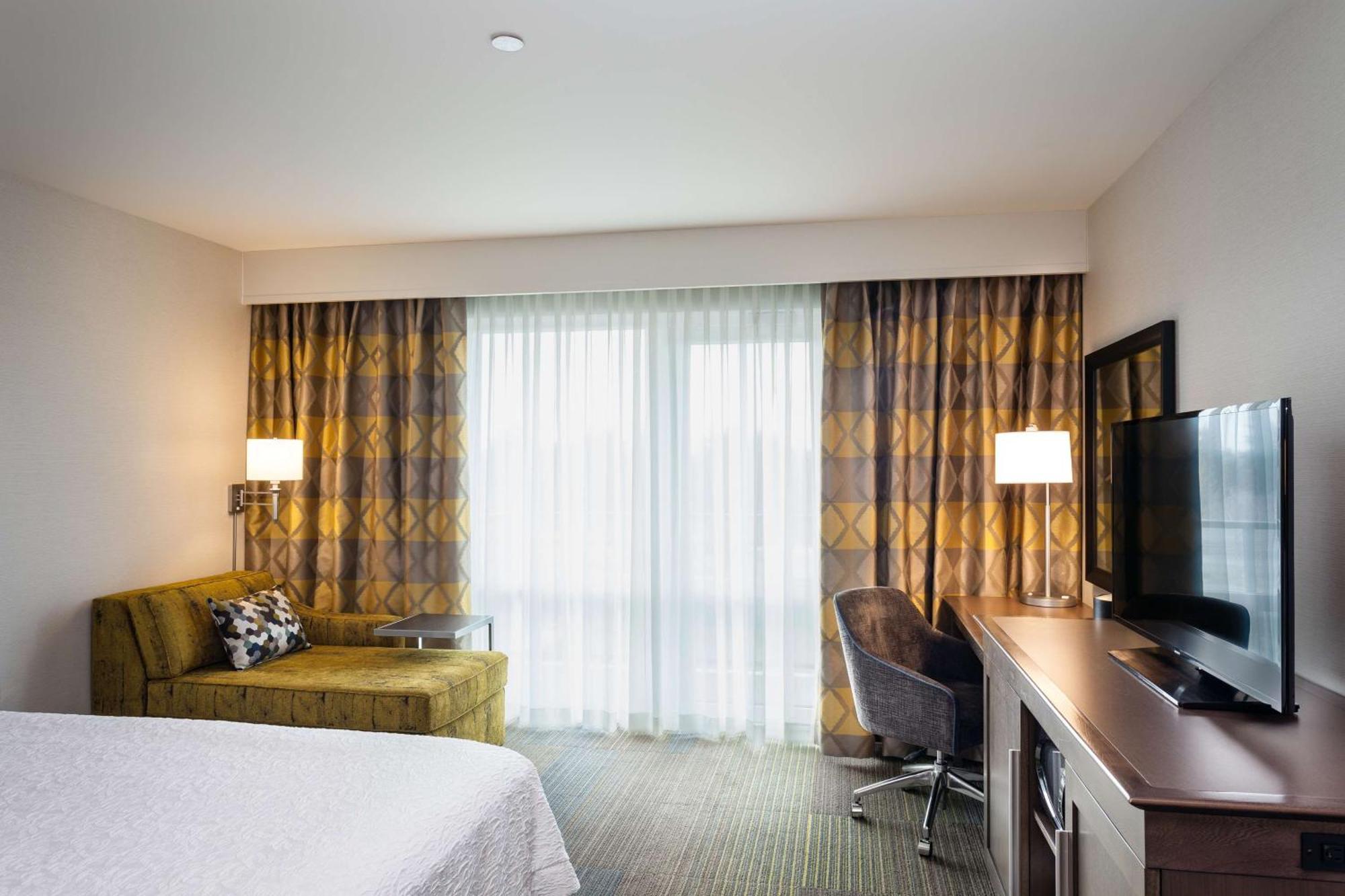 Hampton Inn & Suites By Hilton Seattle/Northgate Bagian luar foto