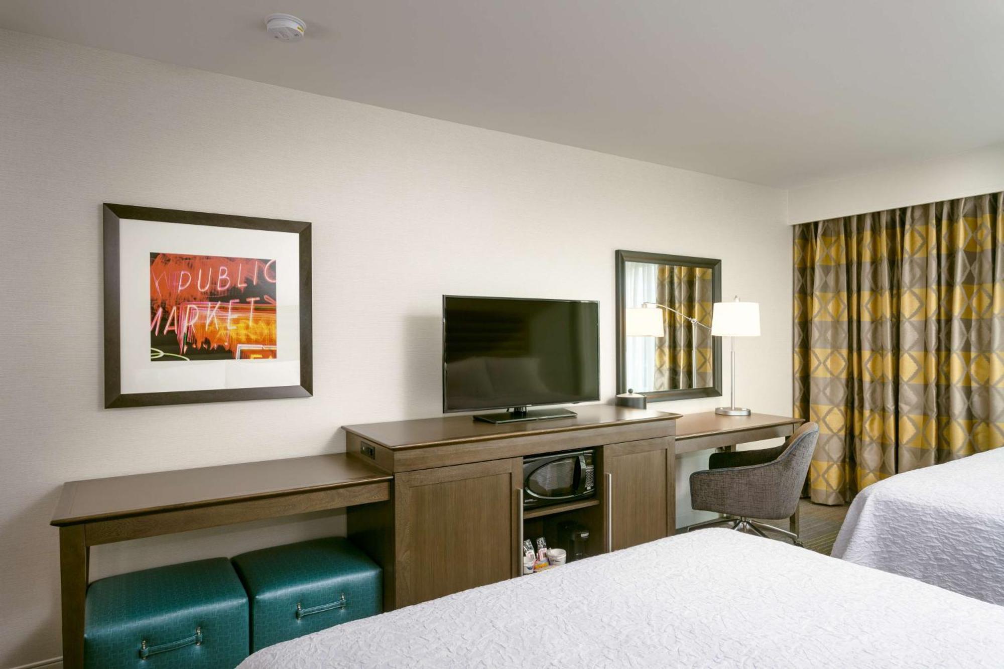 Hampton Inn & Suites By Hilton Seattle/Northgate Bagian luar foto