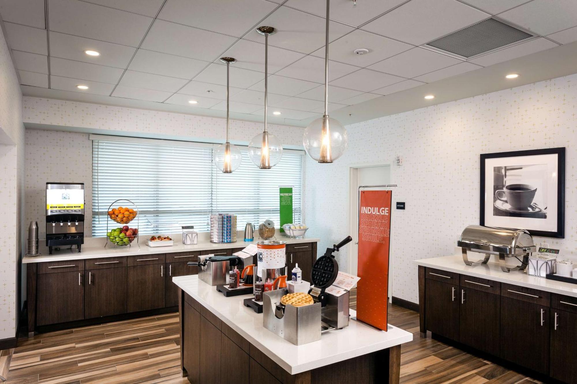 Hampton Inn & Suites By Hilton Seattle/Northgate Bagian luar foto