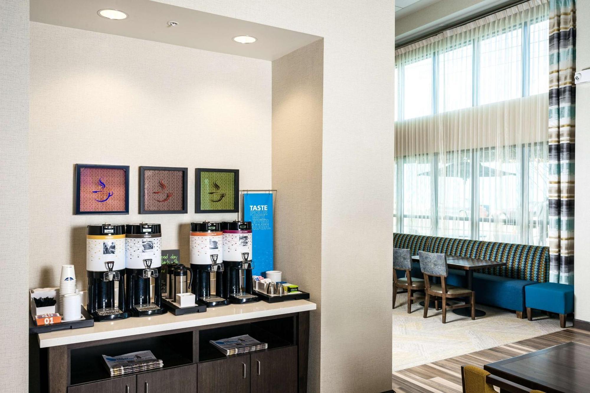 Hampton Inn & Suites By Hilton Seattle/Northgate Bagian luar foto
